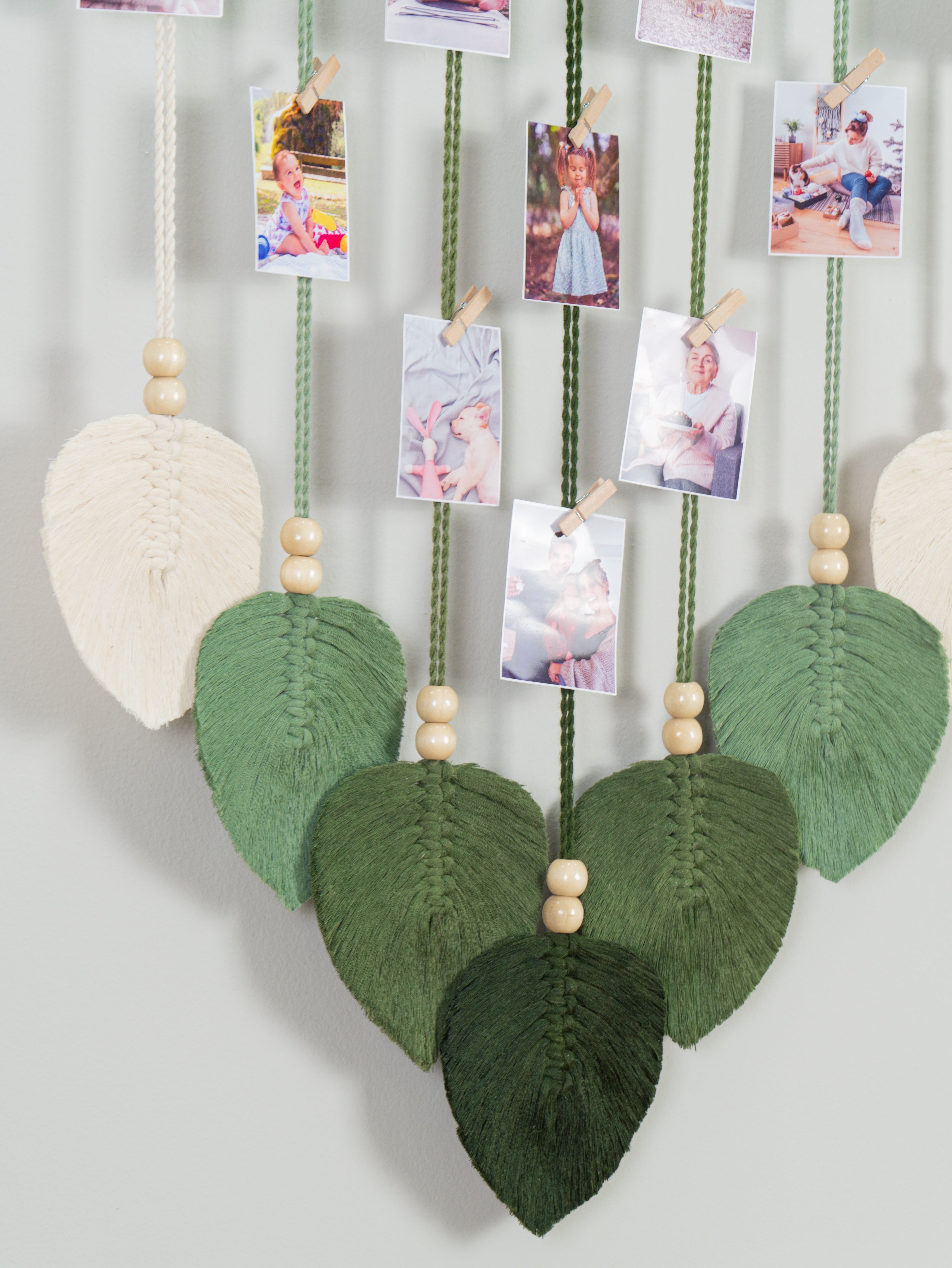 Rustic macrame leaf photo display, perfect for a natural and airy look, preserving beloved images.